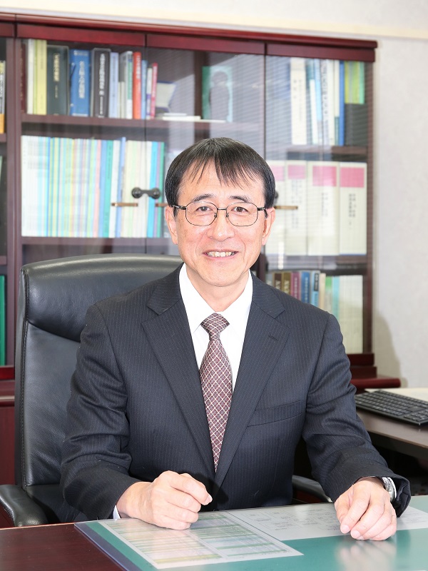 情報科学研究科長 村瀬洋